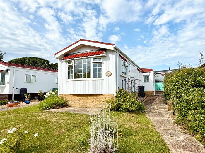 1 Bedroom Detached Bungalow For Sale In Folly Lane, East Cowes, PO32