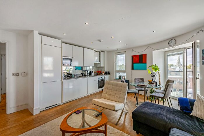 2 Bedroom Flat To Rent In St Luke's Avenue, Clapham, SW4