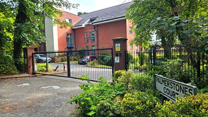 2 Bedroom Flat To Rent In Apt Palmerstone Court, Bolton, BL1