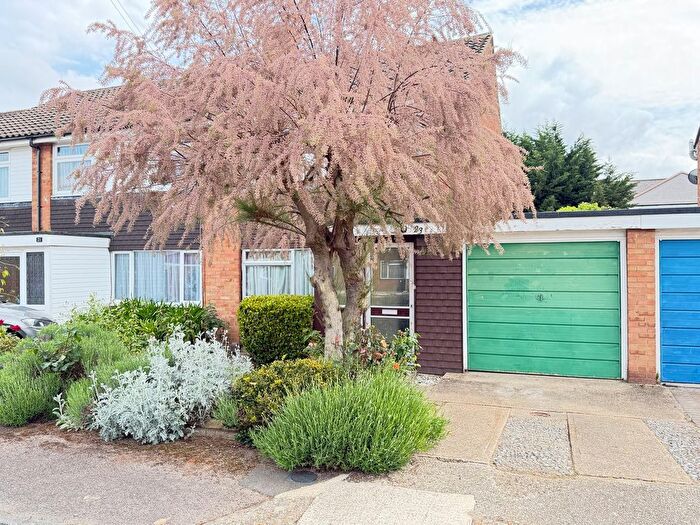 3 Bedroom Semi Detached House For Sale In Conway Drive, Ashford, TW15