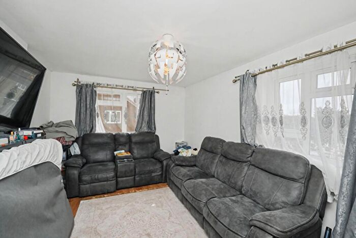 1 Bedroom Flat For Sale In Barrowfield Close, N9