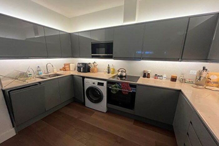 1 Bedroom Flat To Rent In New Park Road, London, SW2