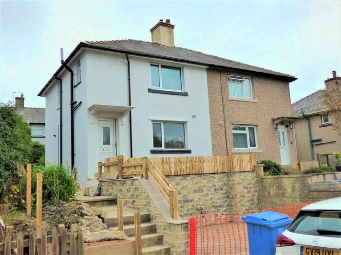 3 Bedroom Semi-Detached House To Rent In The Oval, Skipton, BD23