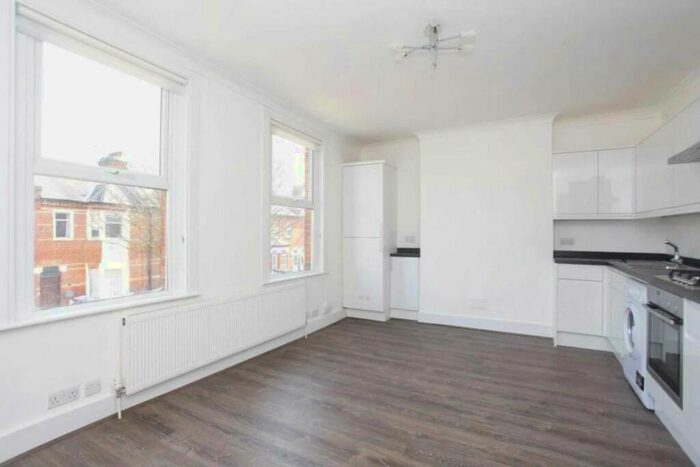 2 Bedroom Apartment To Rent In Ravenshurst Avenue, Hendon, NW4