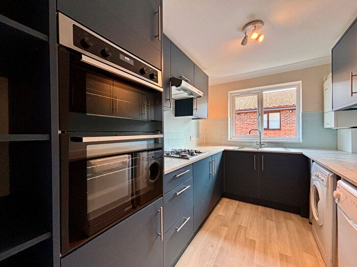 2 Bedroom Flat To Rent In Glenbyrne Lodge, Beckenham, BR3