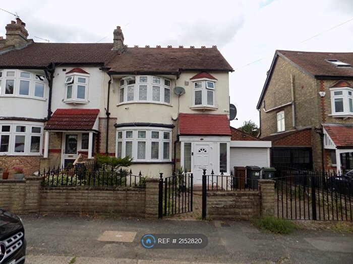 5 Bedroom Semi-Detached House To Rent In Chingford, London, E4