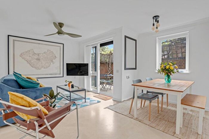 2 Bedroom Flat For Sale In Church Road, London, N1