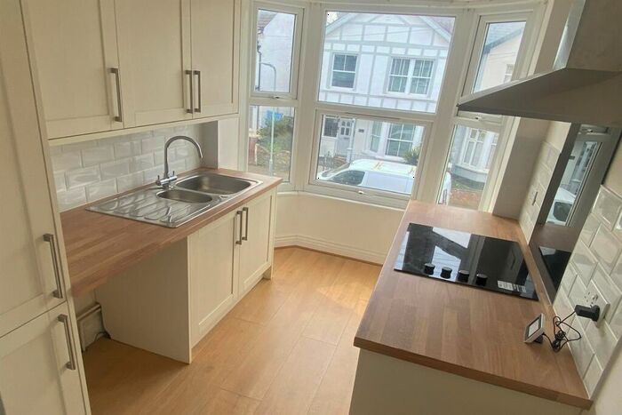 1 Bedroom Flat To Rent In Bedroom St Floor Flat In Westcliff On Sea, SS0