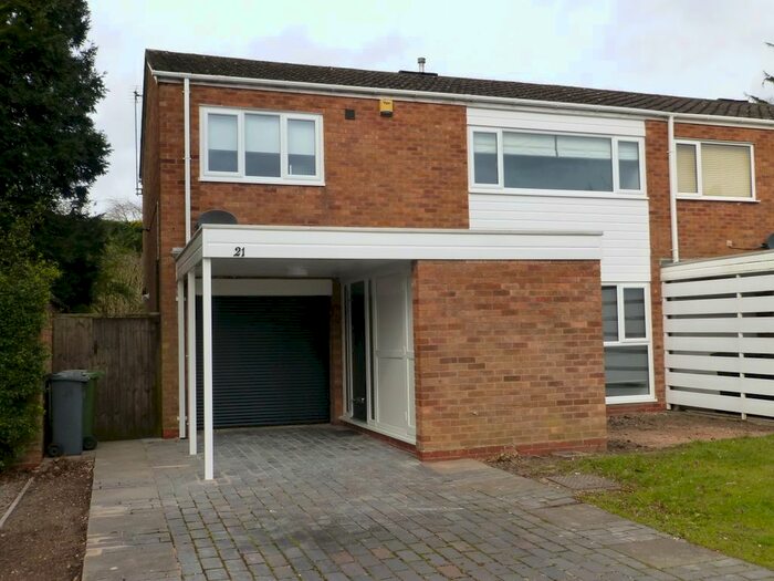 4 Bedroom Semi-Detached House To Rent In Milcote Road, Solihull, West Midlands B91