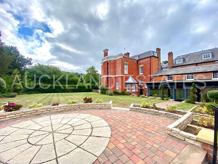 Studio To Rent In Blanche Lane, South Mimms, EN6