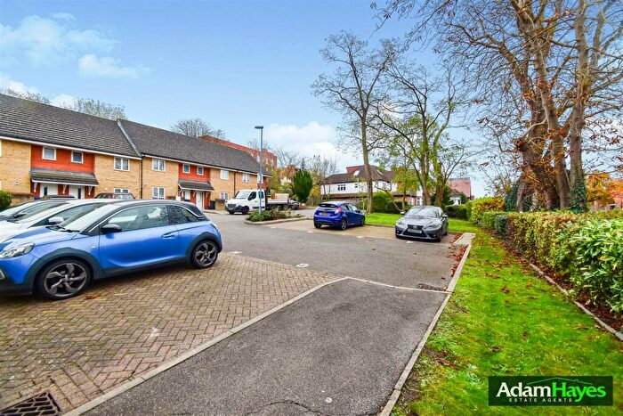 2 Bedroom Apartment To Rent In Holden Road, Woodside Park, N12