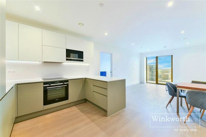 2 Bedroom Flat To Rent In Capital Interchange Way, Kew Bridge, TW8