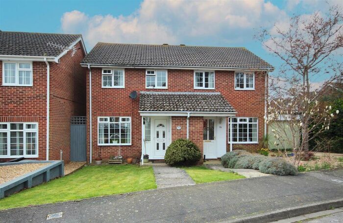 3 Bedroom Semi-Detached House To Rent In Samber Close, Lymington, SO41