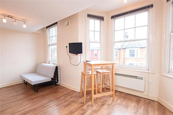 Apartment To Rent In Widdenham Road, Holloway, London, N7