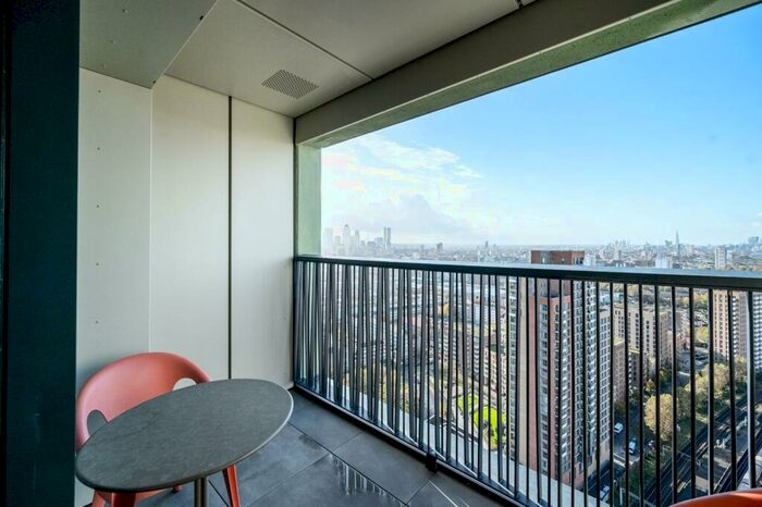 2 Bedroom Flat To Rent In Reed Avenue, Bow, London, E3