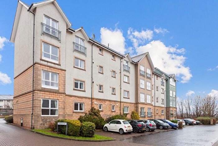 2 Bedroom Flat To Rent In Chandlers Court, Stirling Town, Stirling, FK8