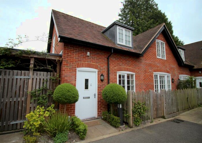 2 Bedroom Mews To Rent In Rothschild Place, Tring, HP23