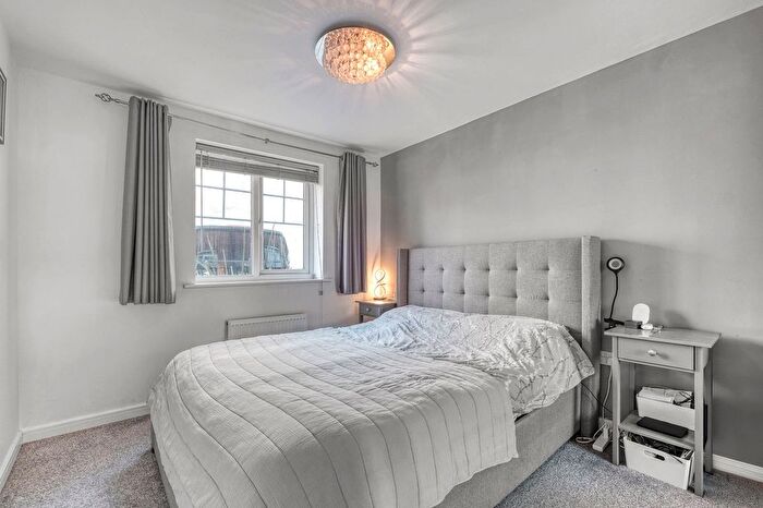 2 Bedroom Flat For Sale In New Meadow Close, Shirley, Solihull, B90