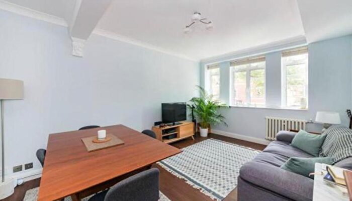 3 Bedroom Apartment To Rent In Baker Street, Marylebone, London, NW1