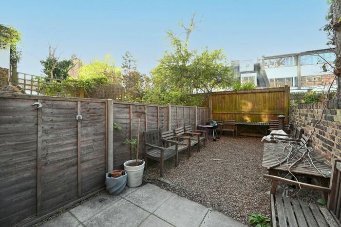 1 Bedroom Flat To Rent In Mornington Crescent, London, NW1