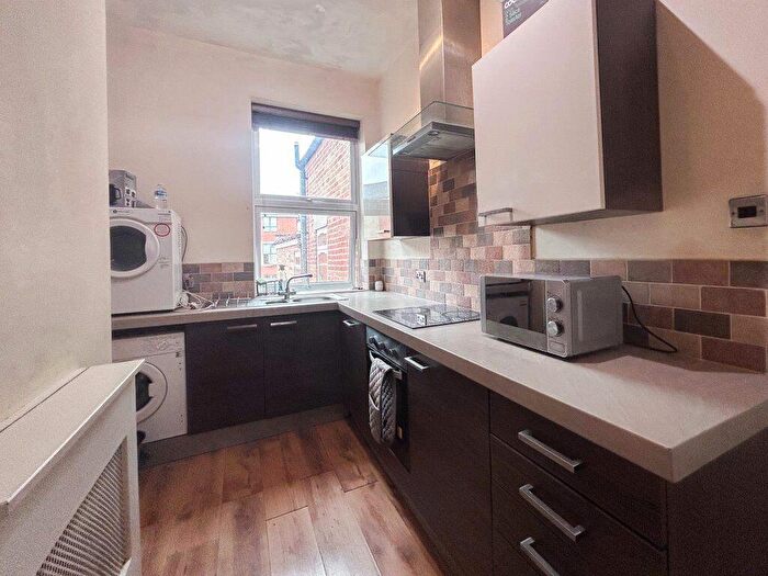 3 Bedroom Apartment To Rent In Bedroom Flat, Duffield Road - Students, DE1