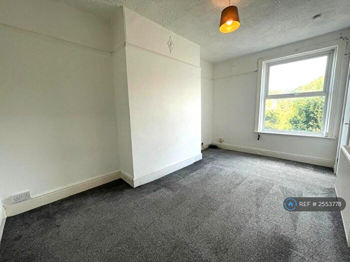 3 Bedroom Terraced House To Rent In Newsome Road, Huddersfield, HD4