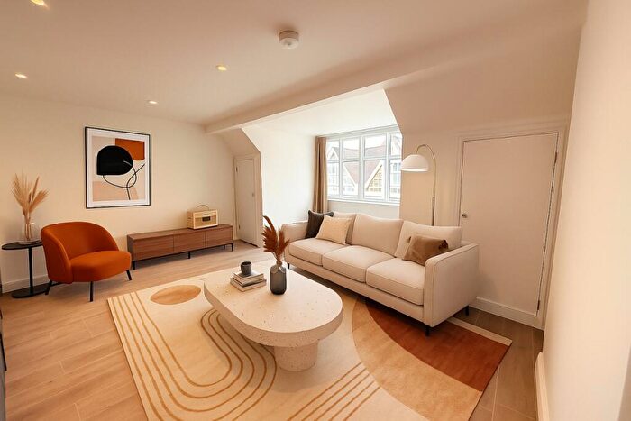 2 Bedroom Flat To Rent In West Street Reigate, RH2