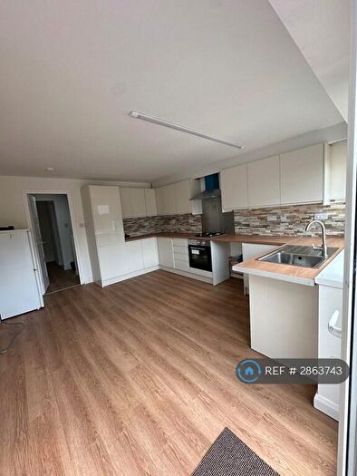 6 Bedroom End Of Terrace House To Rent In Yarrow Place, Conniburrow, Milton Keynes, MK14