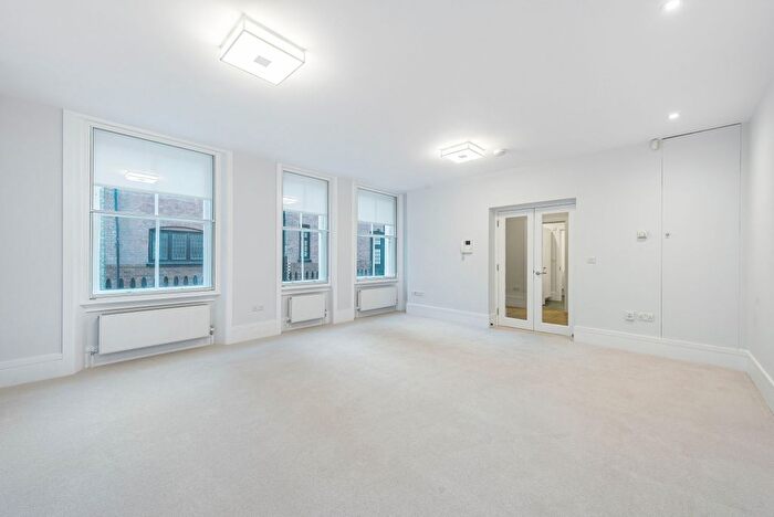 3 Bedroom Mews To Rent In Welbeck Way, London, W1G