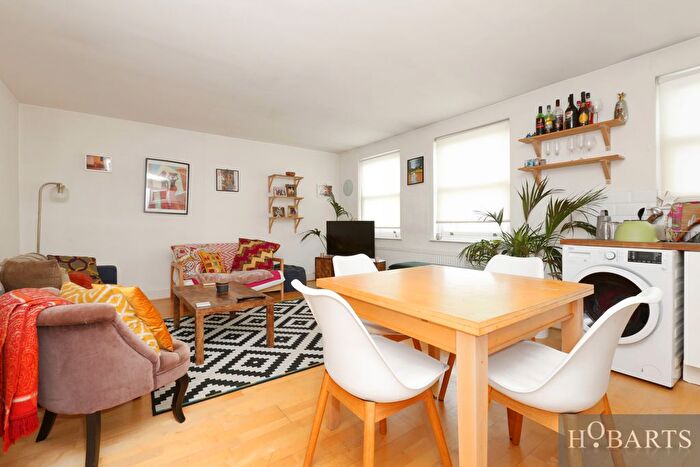 2 Bedroom Flat To Rent In Stapleton Hall Road, Stroud Green, London, N4