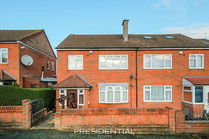 3 Bedroom Property For Sale In Jessel Drive, Loughton, IG10