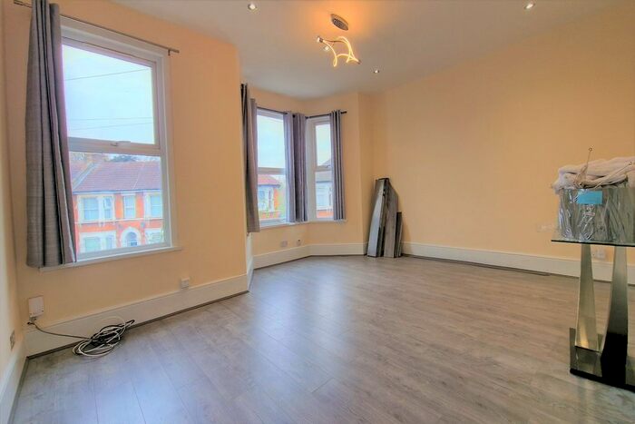 2 Bedroom Flat To Rent In Northbrook Road, Cranbrook, Ilford, IG1