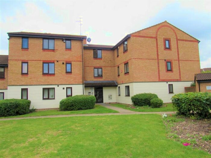 2 Bedroom Flat To Rent In Mullards Close, Hackbridge, Surrey CR4