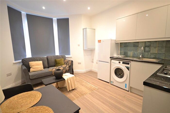 1 Bedroom Flat To Rent In Colum Road, Cathays, Cardiff, CF10