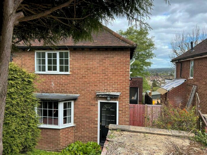 4 Bedroom Semi-Detached House To Rent In Hillspur, Guildford, GU2