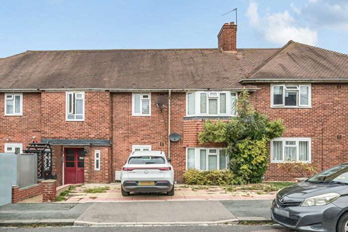 2 Bedroom Maisonette For Sale In Crockham Way, London, SE9