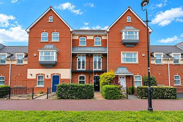 4 Bedroom Town House To Rent In Turners Avenue, Elvetham Heath, Fleet, GU51