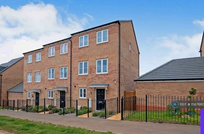 3 Bedroom Semi-Detached House To Rent In Driver Way, Wellingborough, NN8