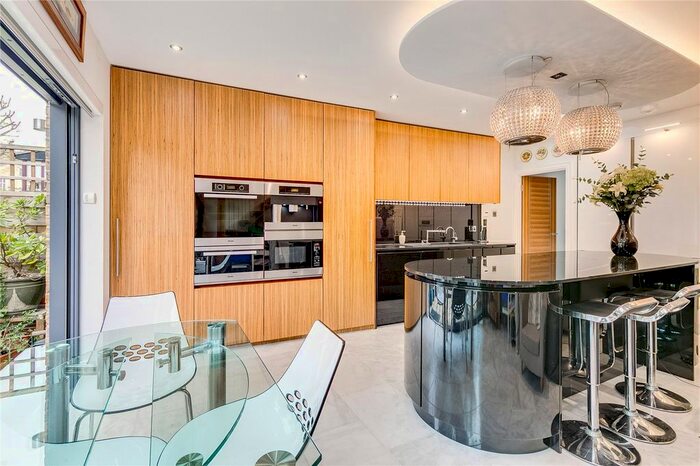 3 Bedroom End Of Terrace House To Rent In Anselm Road, Fulham, London, SW6