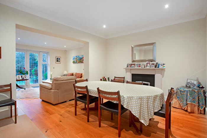 5 Bedroom Detached House For Sale In Flora Close, Stanmore, HA7