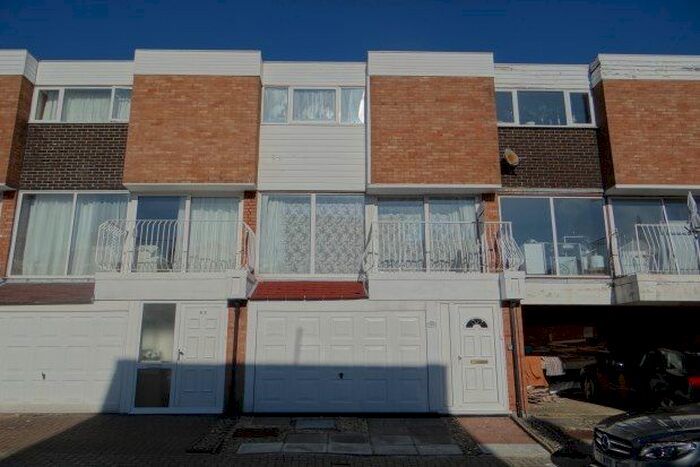 4 Bedroom Town House To Rent In Somerset Road, Southsea, PO5