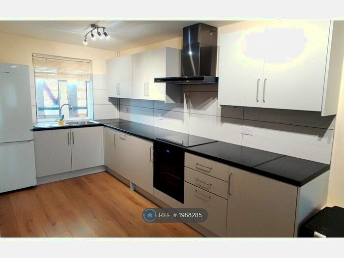 3 Bedroom Flat To Rent In Queensway, Cambridge, CB2