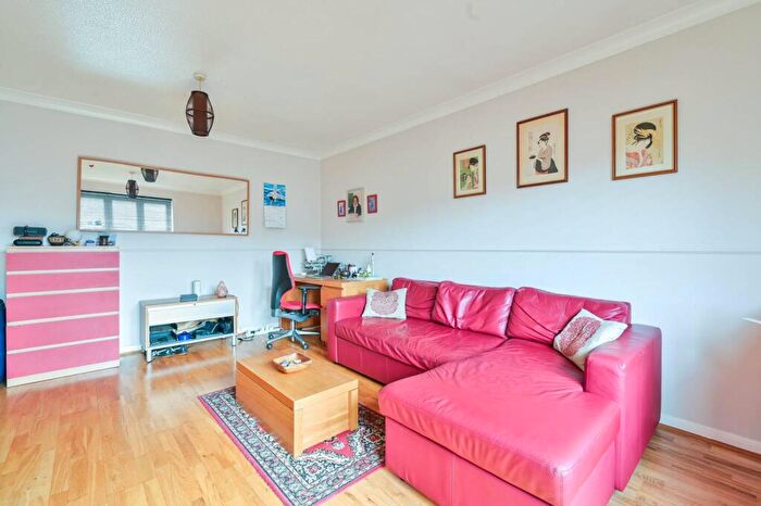 1 Bedroom Flat For Sale In Garter Way, Canada Water, London, SE16