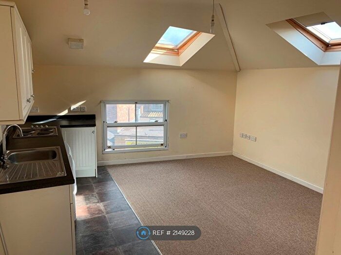 1 Bedroom Flat To Rent In Bath Road, Stonehouse, GL10