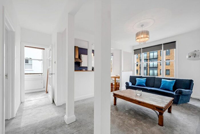 1 Bedroom Flat For Sale In Stoke Newington High Street, London, N16