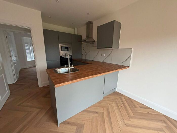 3 Bedroom Bungalow To Rent In Gladeside, Croydon, CR0