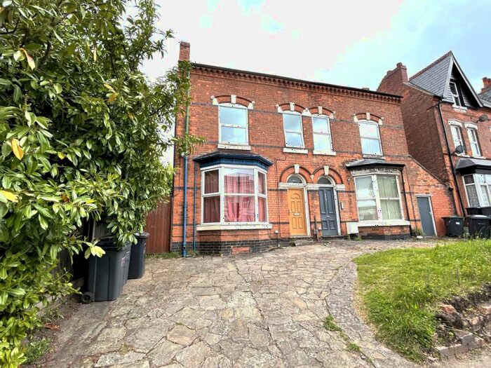 2 Bedroom Flat To Rent In Chester Road, Sutton Coldfield, West Midlands, B73