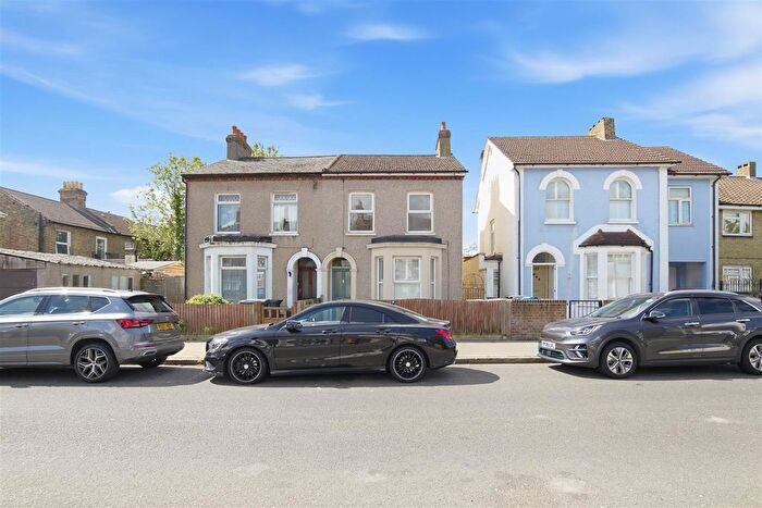 2 Bedroom Flat For Sale In Albert Road, London, SE25