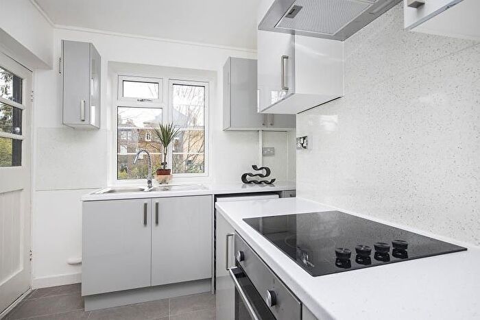 2 Bedroom Flat To Rent In The Limes, Limes Gardens, Southfields, London, SW18