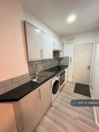 Studio To Rent In Archway Road, London, N6